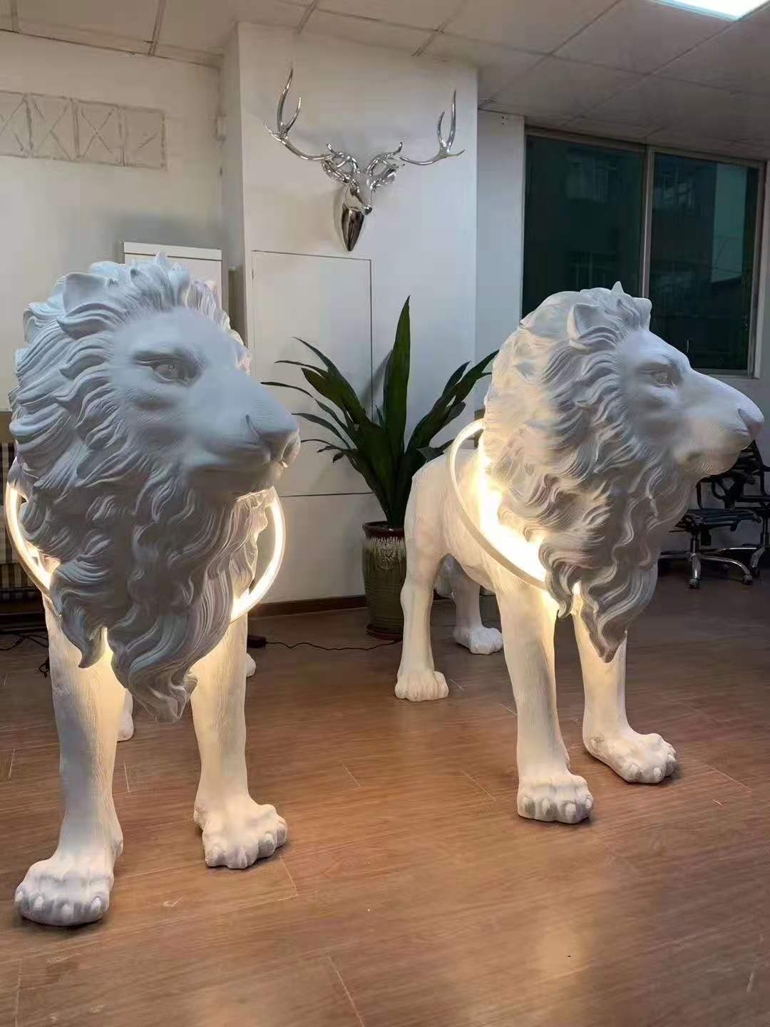 Life-Size-Lion-Statue-Floor-Light