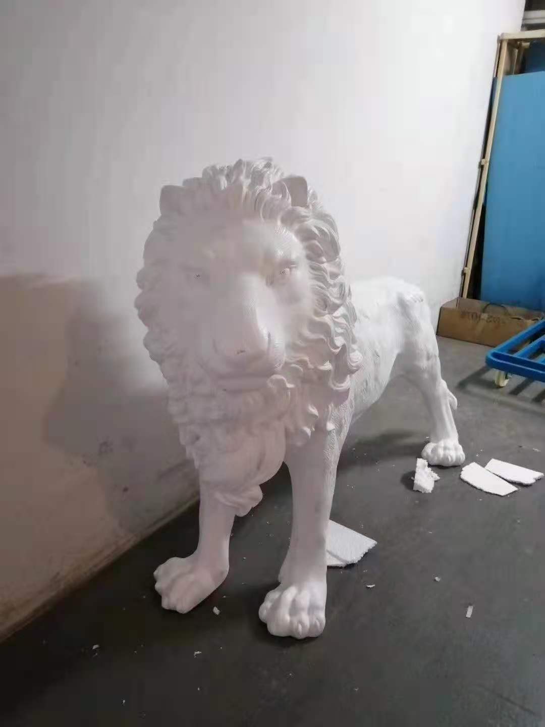 Life-Size-Lion-Statue-Floor-Light